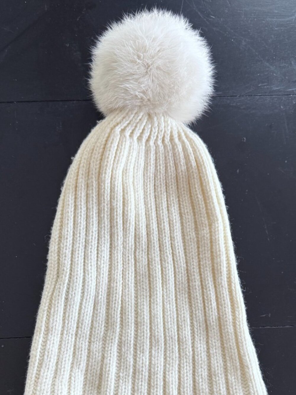 Adrienne Landau Ribbed Cream Knit Beanie w/ Rabbit Fur Pom Pom, Great Condition - Picture 4 of 6